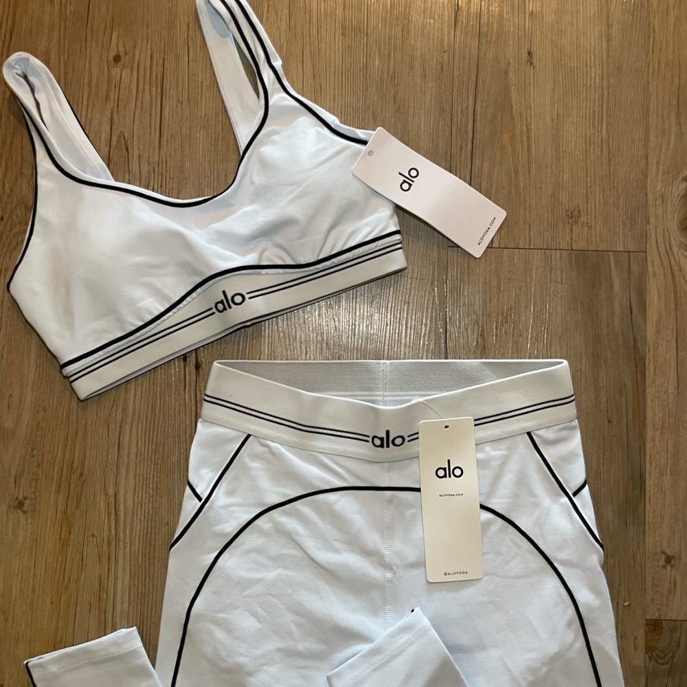 ALO Yoga White Sports Bra and Leggings Set with Black Piping - Picture 2 of 3